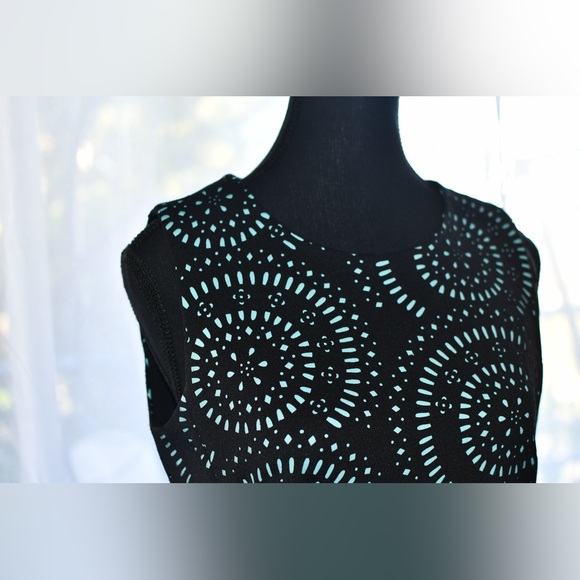 Calvin Klein size 4 Black Over Green Dress. - Picture 9 of 13